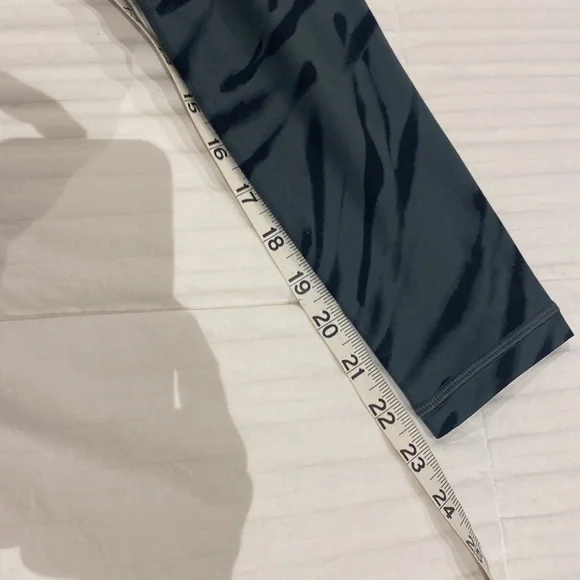 Athleta Salutation Stash Pocket 7/8 - Picture 5 of 8